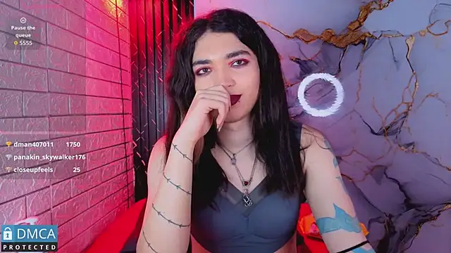 MaeveKuro webcam