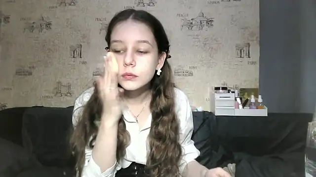 ElinoreHuxman webcam