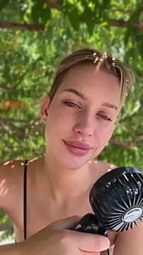 KikiWatson webcam