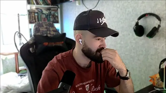 _Serious_Man webcam