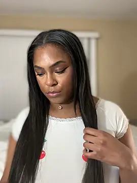 CandyLuxxxx webcam