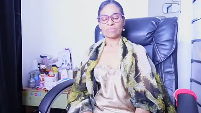 Aries_Mature webcam