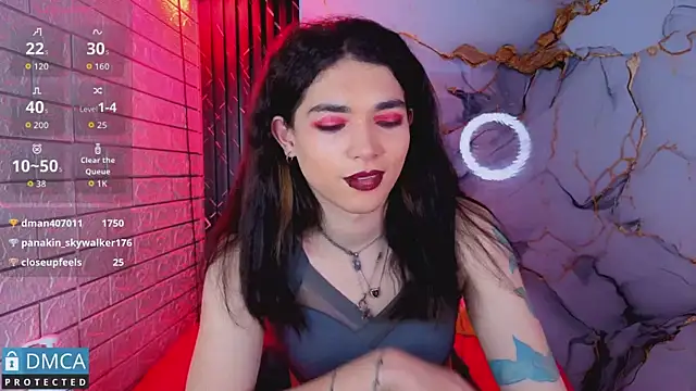MaeveKuro webcam