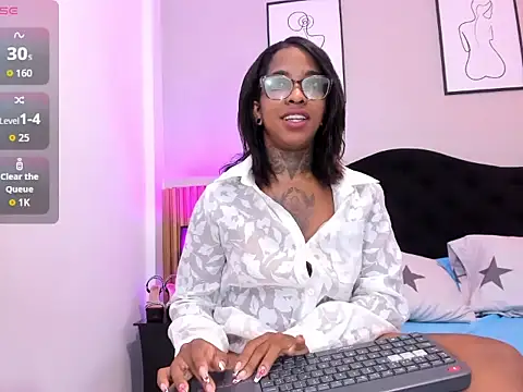 Pauline_Fox webcam