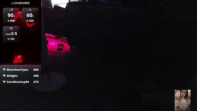 Blondiewithanass webcam