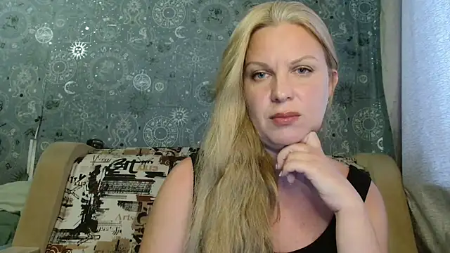 BlondeFox webcam