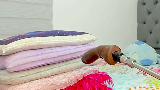 Elizabeth_18_ webcam