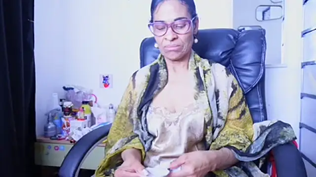 Aries_Mature webcam
