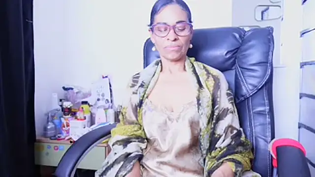 Aries_Mature webcam