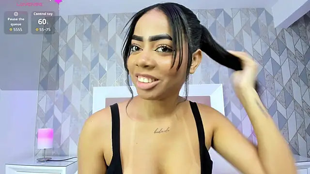 TyraKayne webcam
