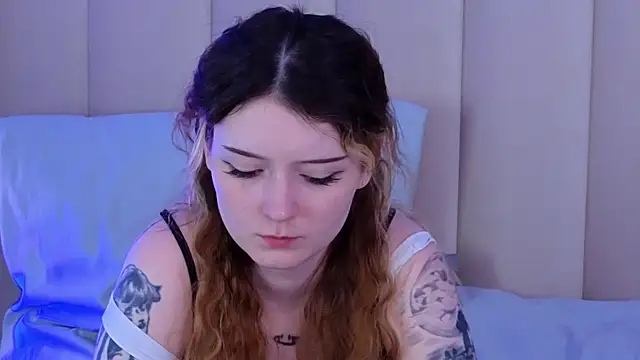 AlyssFrost webcam
