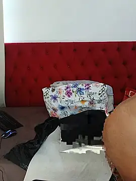 CurvyQueenx2 webcam