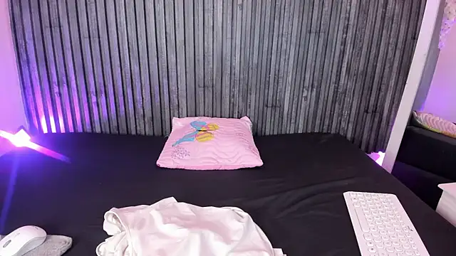 Violet_Moon07 webcam