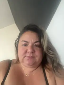 MikyVesela live cam on StripChat