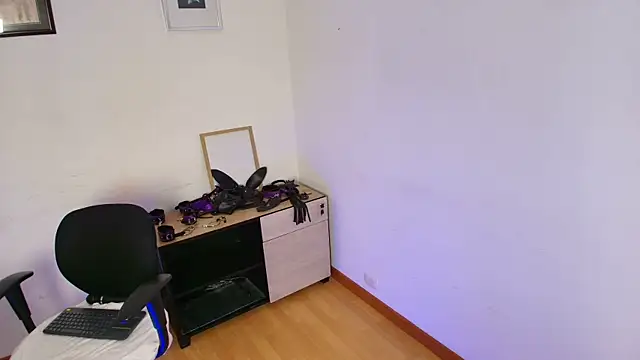 Jade_Agliyah_ live cam on StripChat