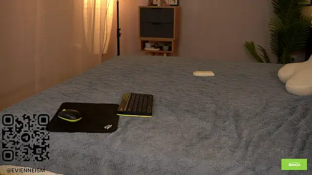 Lunea_Evienne_ live cam on StripChat