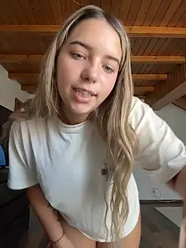 Naomi-Klein live cam on StripChat