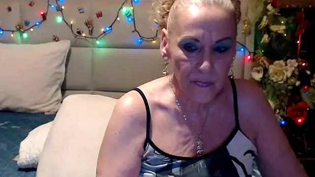 HappyWomanOn webcam