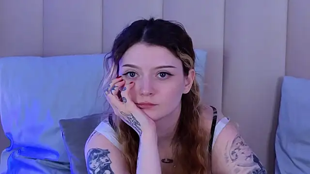 AlyssFrost webcam