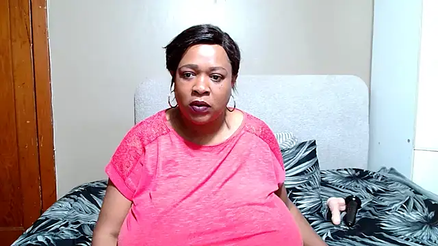 BUSTYQUEEN56_ webcam