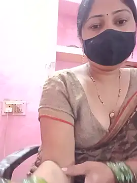 Beauty-wife live cam on StripChat