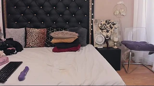PreciousAillyn live cam on StripChat
