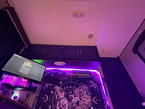 Lilactease webcam