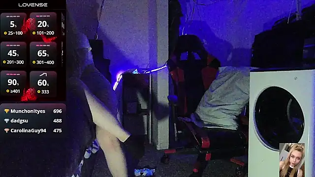 Blondiewithanass webcam