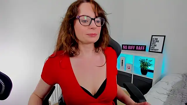 LucieWinters_UK webcam