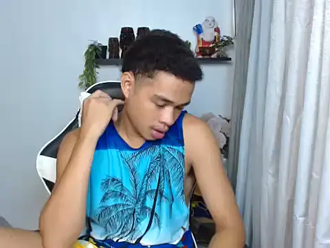 curlyasian_njxx webcam