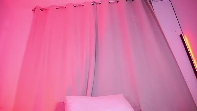 petitevictoria - Petitevictoria's free webcam - UK Sex Cams