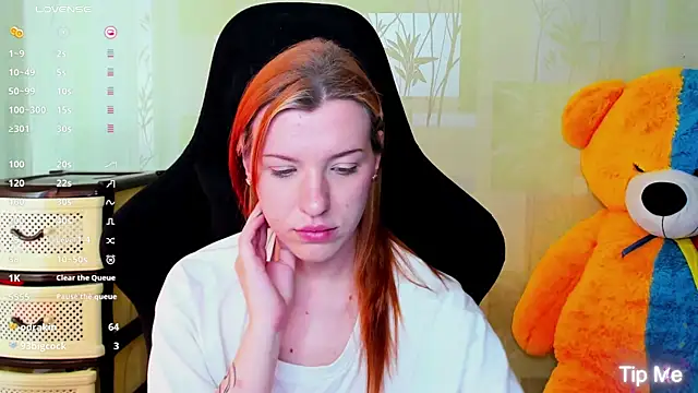 MeganNewCat live cam on StripChat
