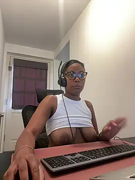 Melia_Rayne