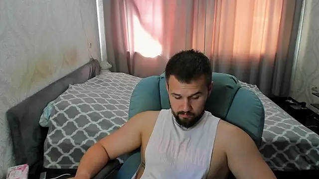Vladik_b live cam on StripChat