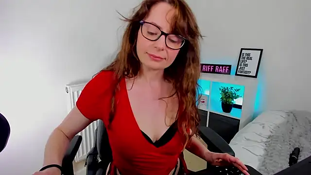 LucieWinters_UK webcam