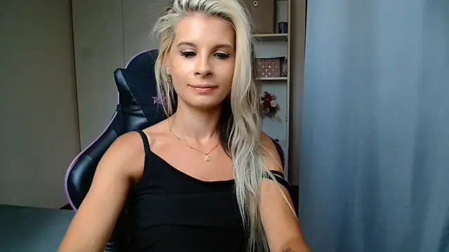 KristineGlow webcam