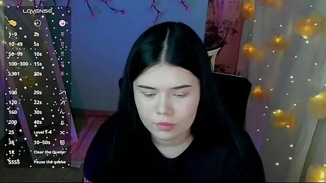 Mona_Esty webcam