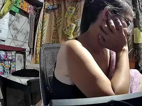 mommylicious_23 webcam