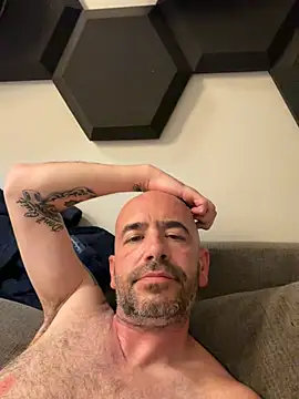Italianstallion2756 webcam