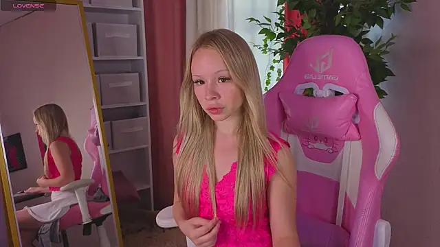 Milana_r0se webcam