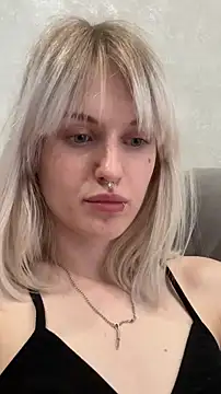 LezzyCrown webcam
