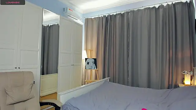 LavenderMitten live cam on StripChat