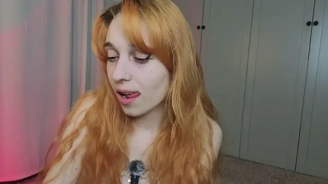 tgirlfoxy Live Webcam on Stripchat