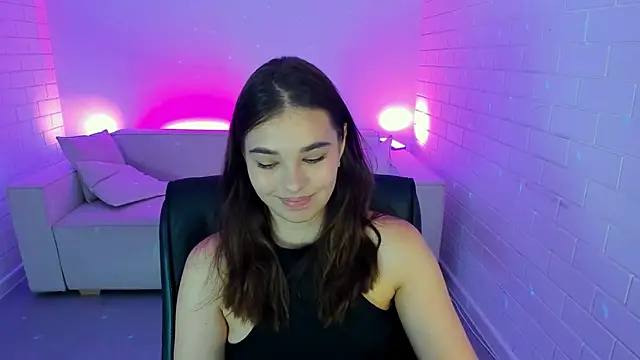 KristinaFairfax live cam on StripChat