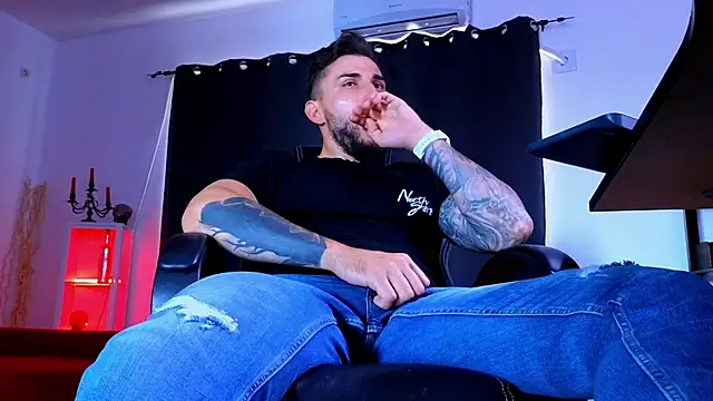 MightyAaron66 webcam