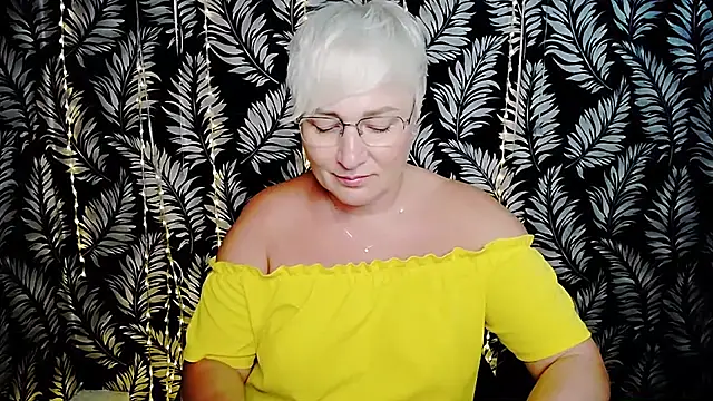 Olivia_playful webcam