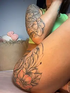 HotAlana_