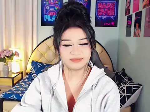SexxyTsLoverr live cam on StripChat