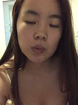 qingti520-18girl webcam