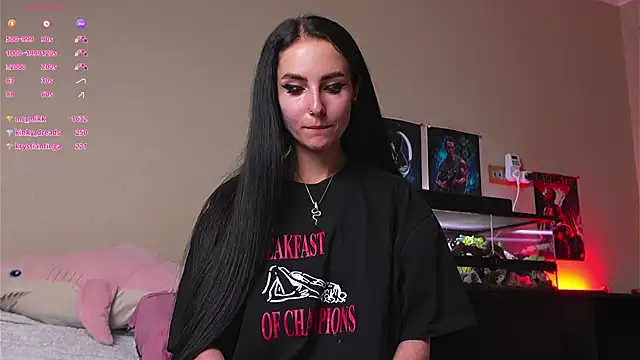 YaraAveiri webcam